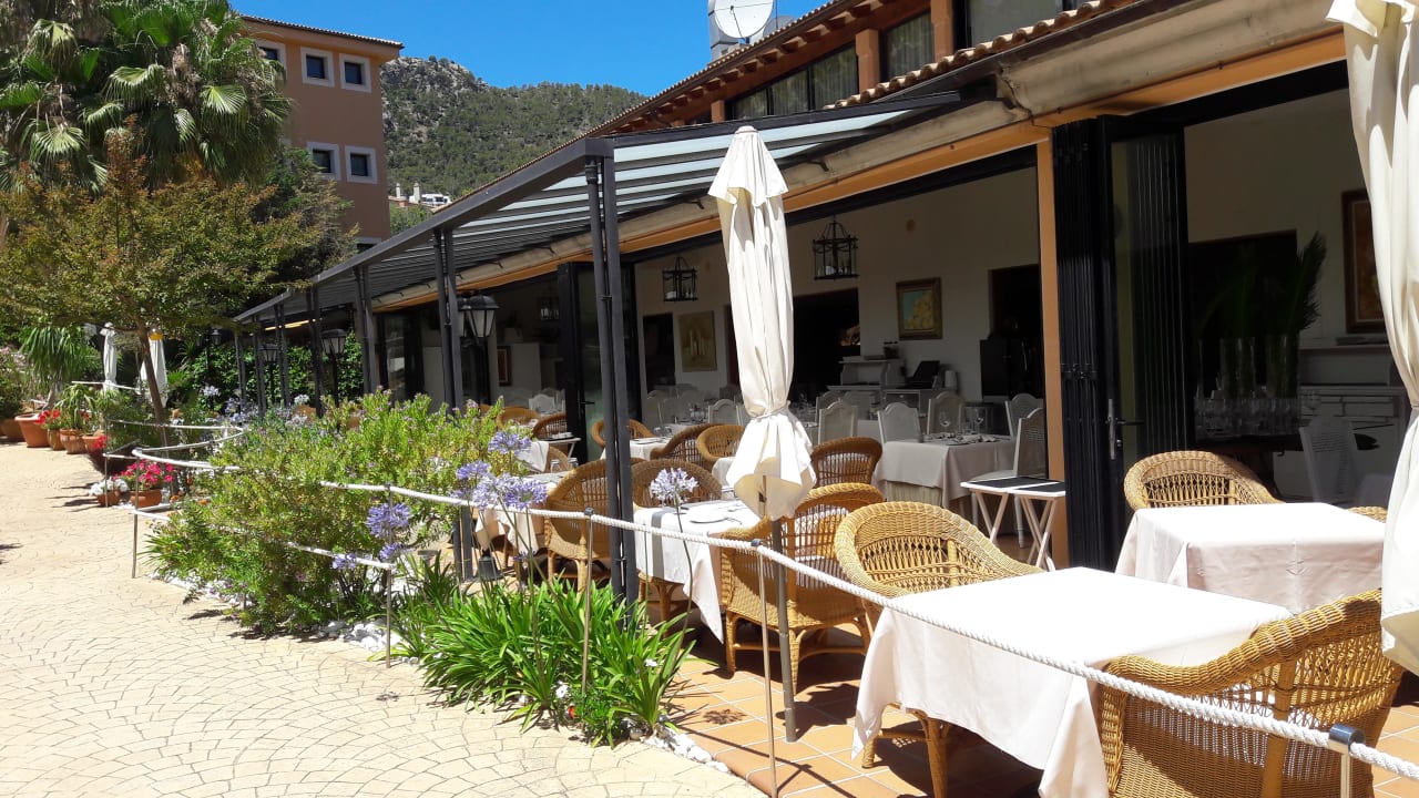 Frühstück und Abendessen  Mon Port Hotel & Spa