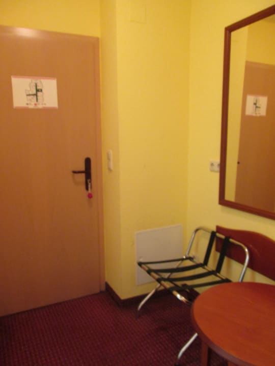 Eingangsbereich Zimmer INVITE Hotel an der Kaiserburg