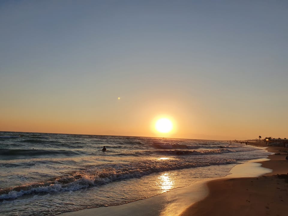 Strand Club Grand Side