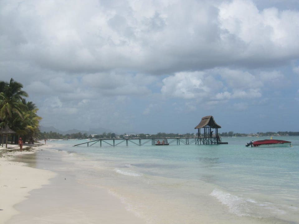 Hotelstrand Blick nach links Casuarina Resort & Spa