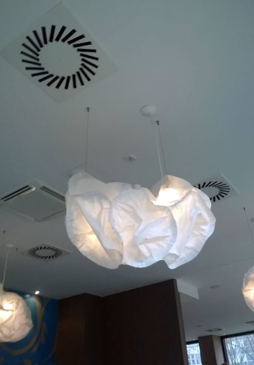 Frühstickraum Beleuchtung Motel One Hamburg-Alster