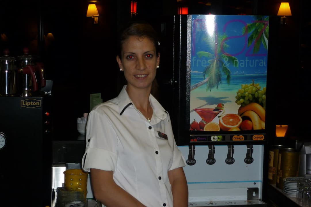 Nazik in der Lobby Bar Limak Lara Deluxe Hotel & Resort