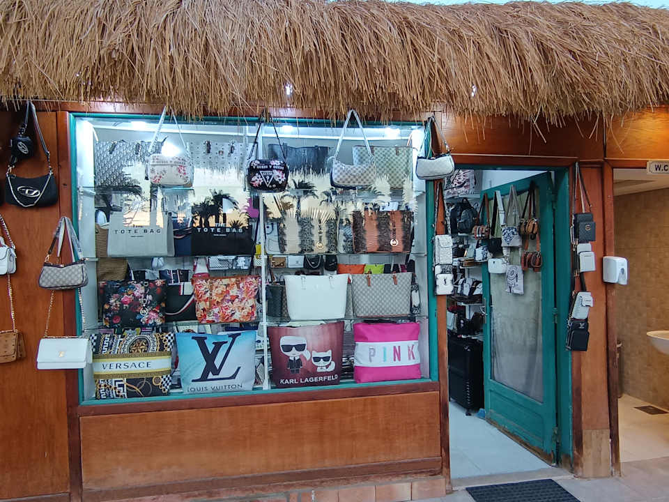 Gastro Lotus Bay Beach Resort