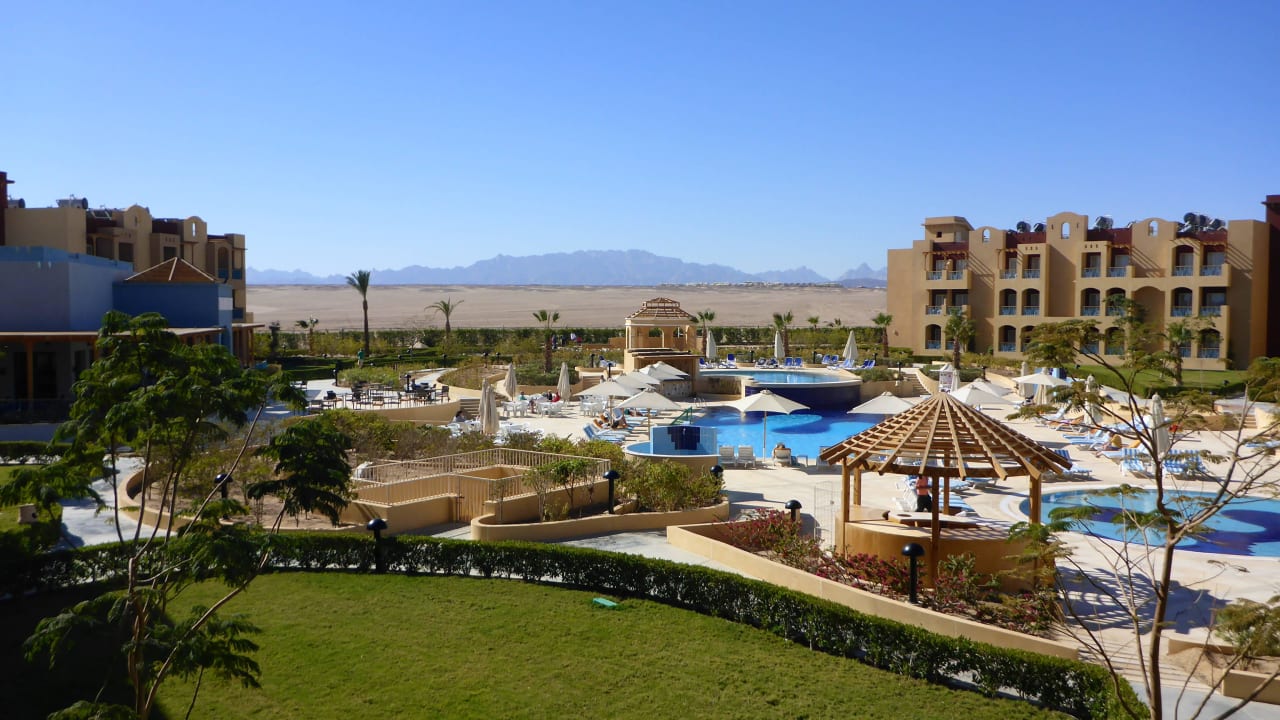 Pool mit Blick auf die Berge Lemon & Soul Makadi Garden