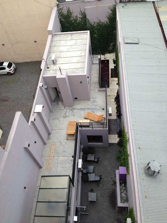 Blick auf das Spa (der kleine Kasten) Las Cepas Hotel de Cata & Relax