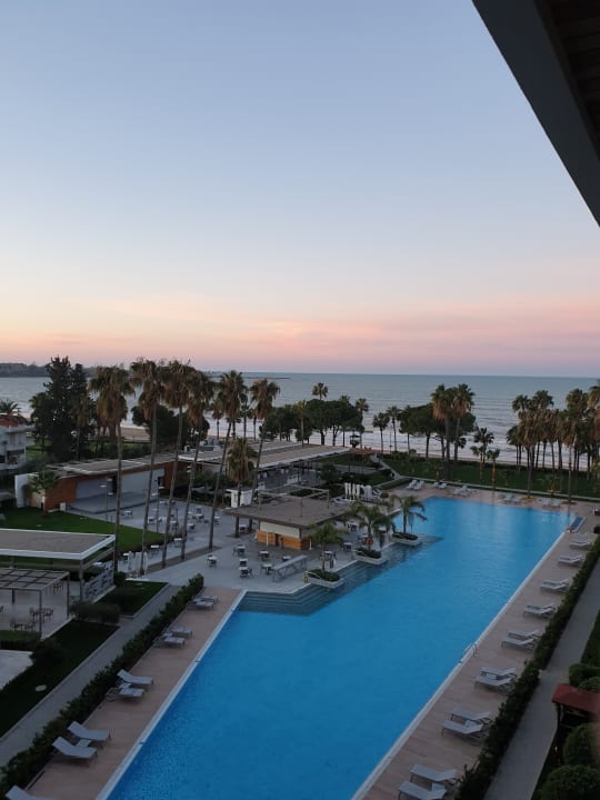 Ausblick Acanthus Cennet Barut Collection