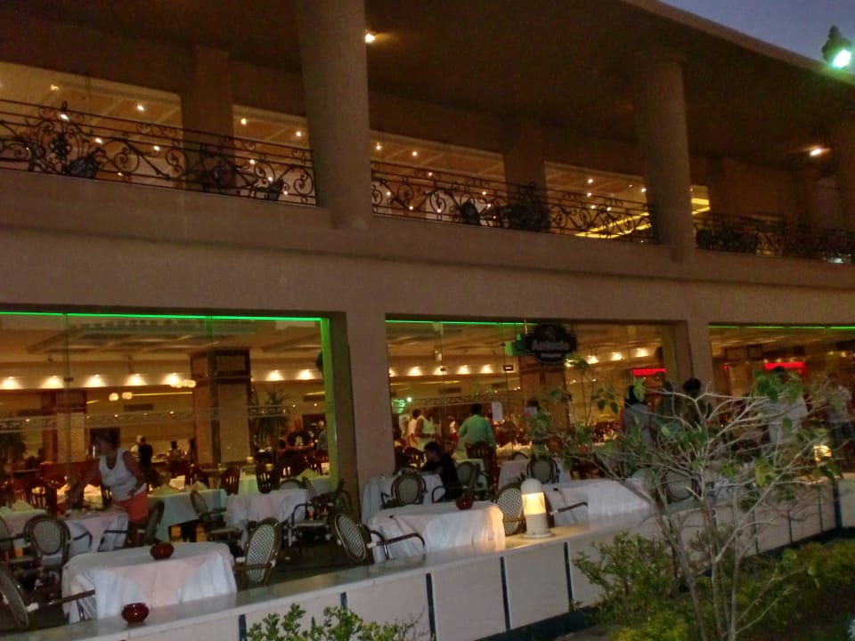 1 von 2 Restaurants Hotel Titanic Palace