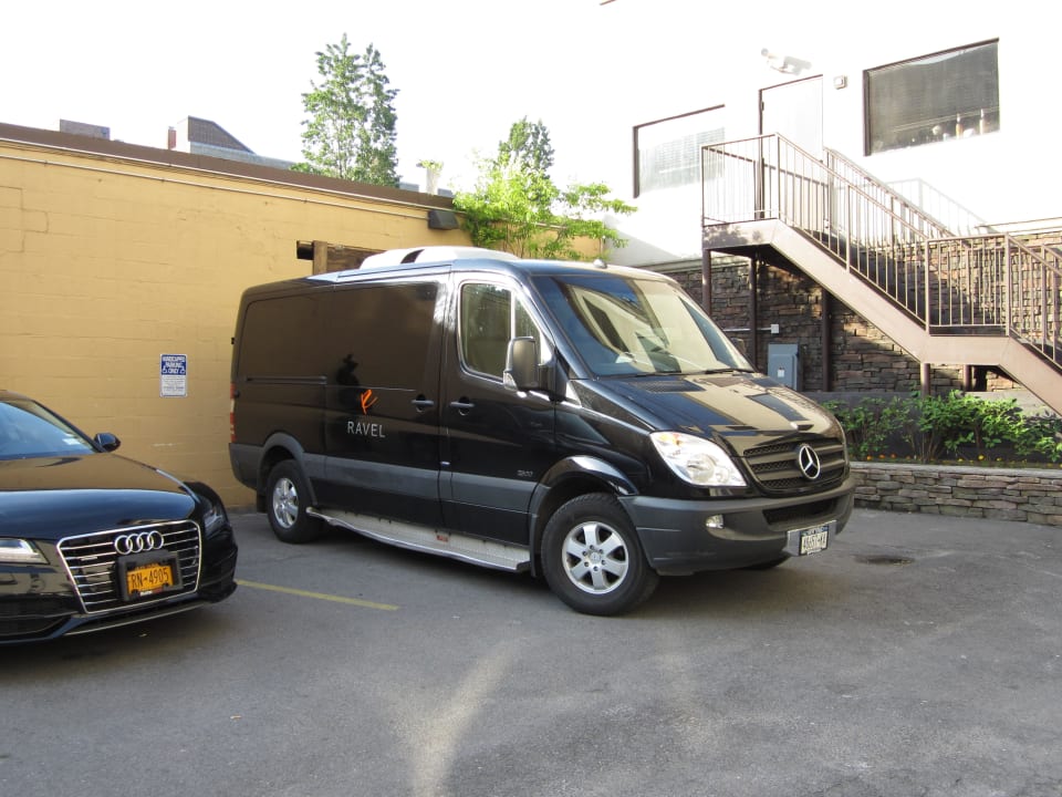 Transferbus zur U-Bahn Ravel Hotel