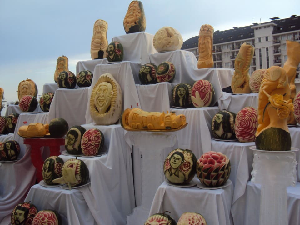 Wunderschön geschnitzte Melonen Hotel Delphin Imperial