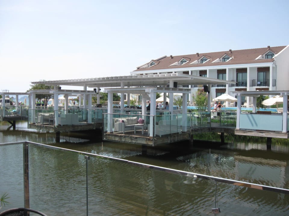 Blick von Terrasse auf Wasserbar Jiva Beach Resort