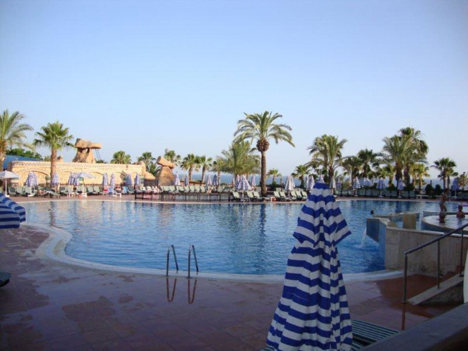 Poolanlage vom HV  Kamelya Aishen Club