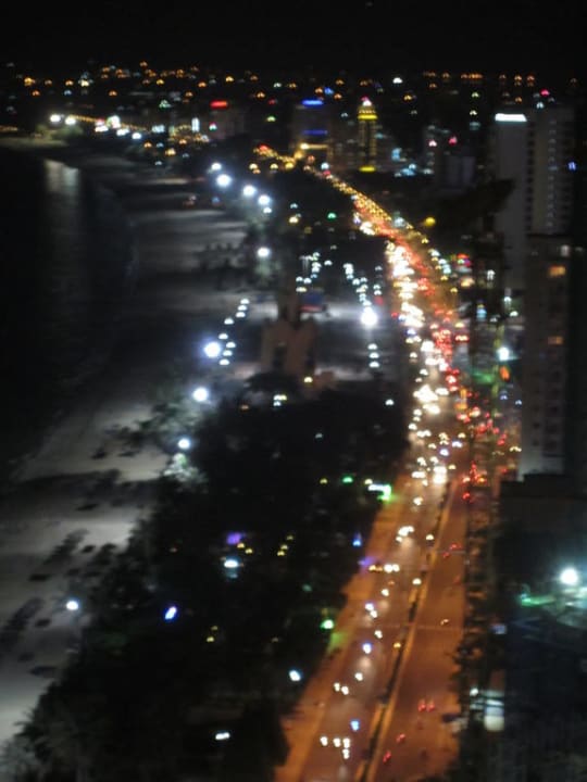 Promenade bei Nacht Sheraton Nha Trang Hotel & Spa