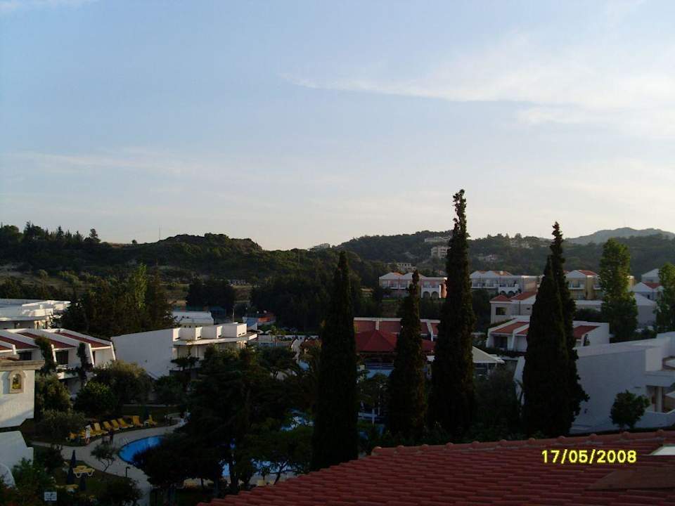 Blick von Dachterrasse über die Hotelanlage Cyprotel Faliraki