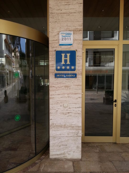 Haupteingang Sabina Hotel & Suites
