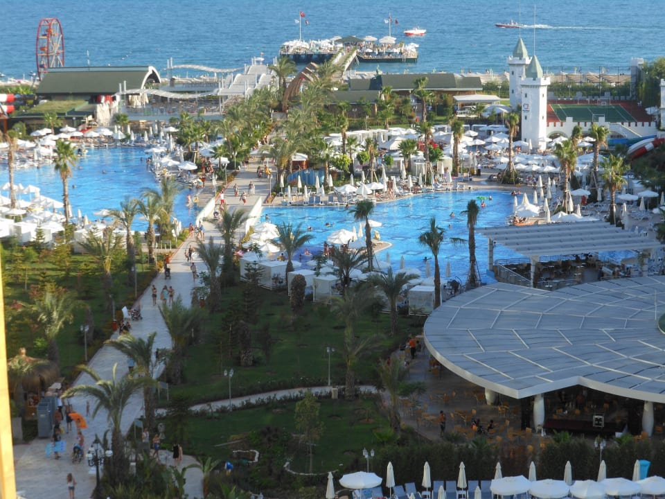 Blick vom Balkon aufs Meer und Poolanlage Hotel Delphin Imperial