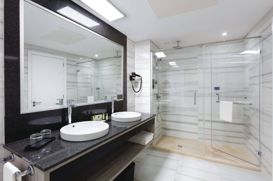 Bathroom room family Hotel Riu Palace Tenerife