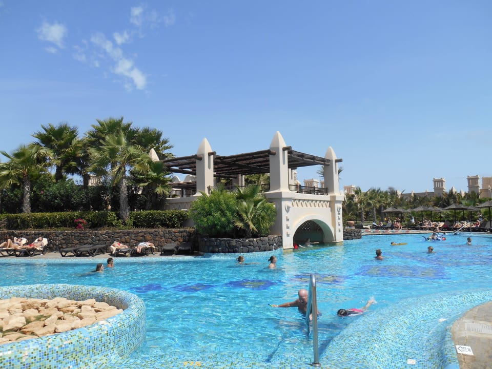 Rießige Poolanlage Hotel Riu Touareg