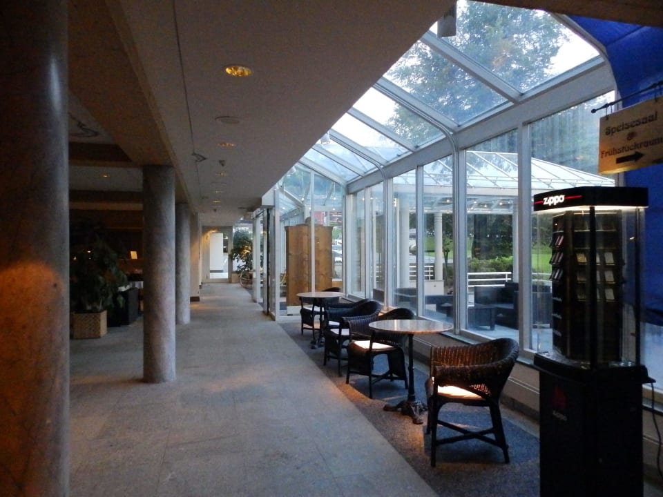 Wintergarten und Blick zur Terrasse Hotel Sternen