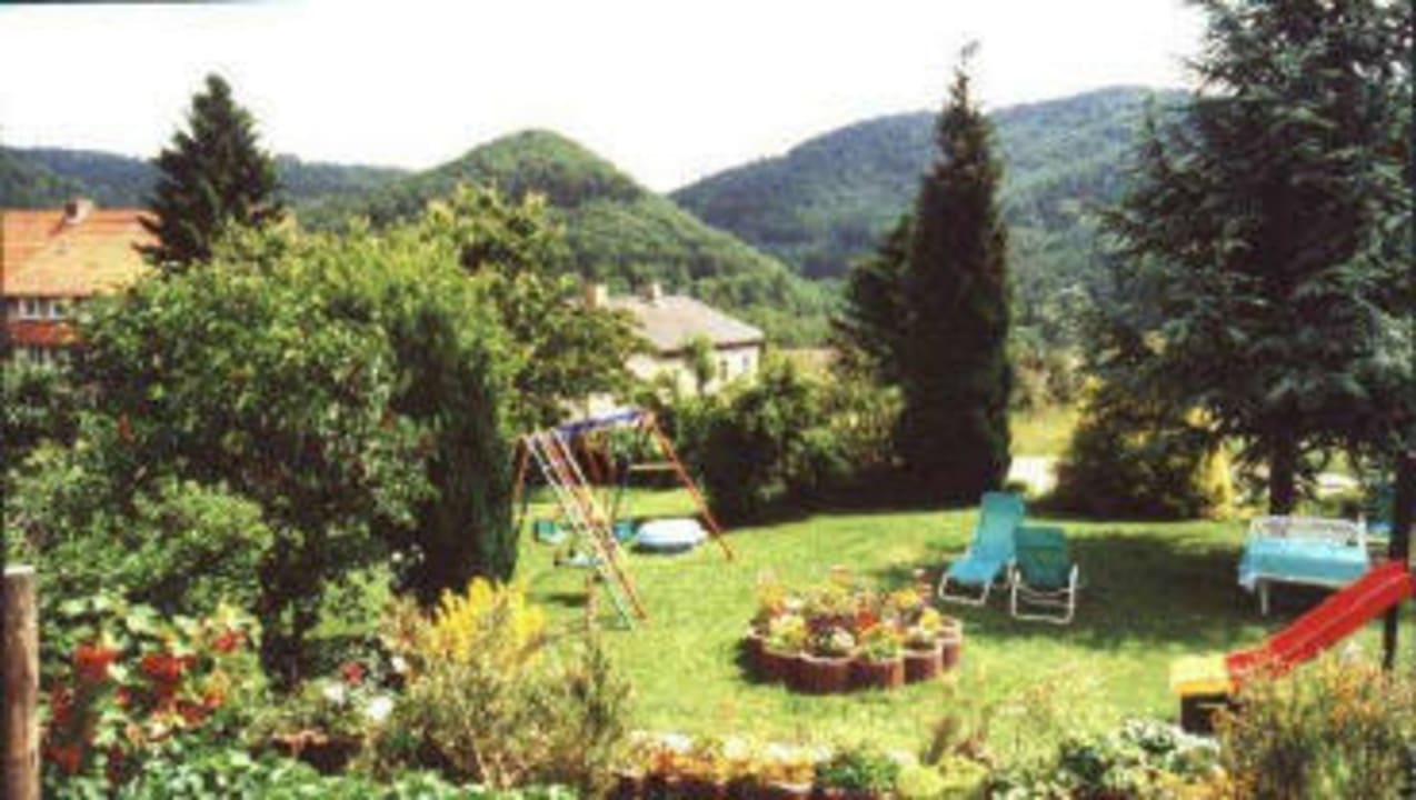 Liegewiese und Kinderspielwiese Hotel Pension Zur Schanze