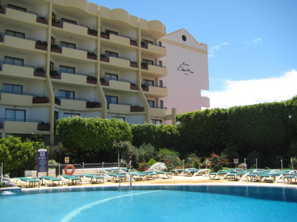 Blick vom Pool auf die Appartementanlage Suite Hotel Eden Mar - PortoBay