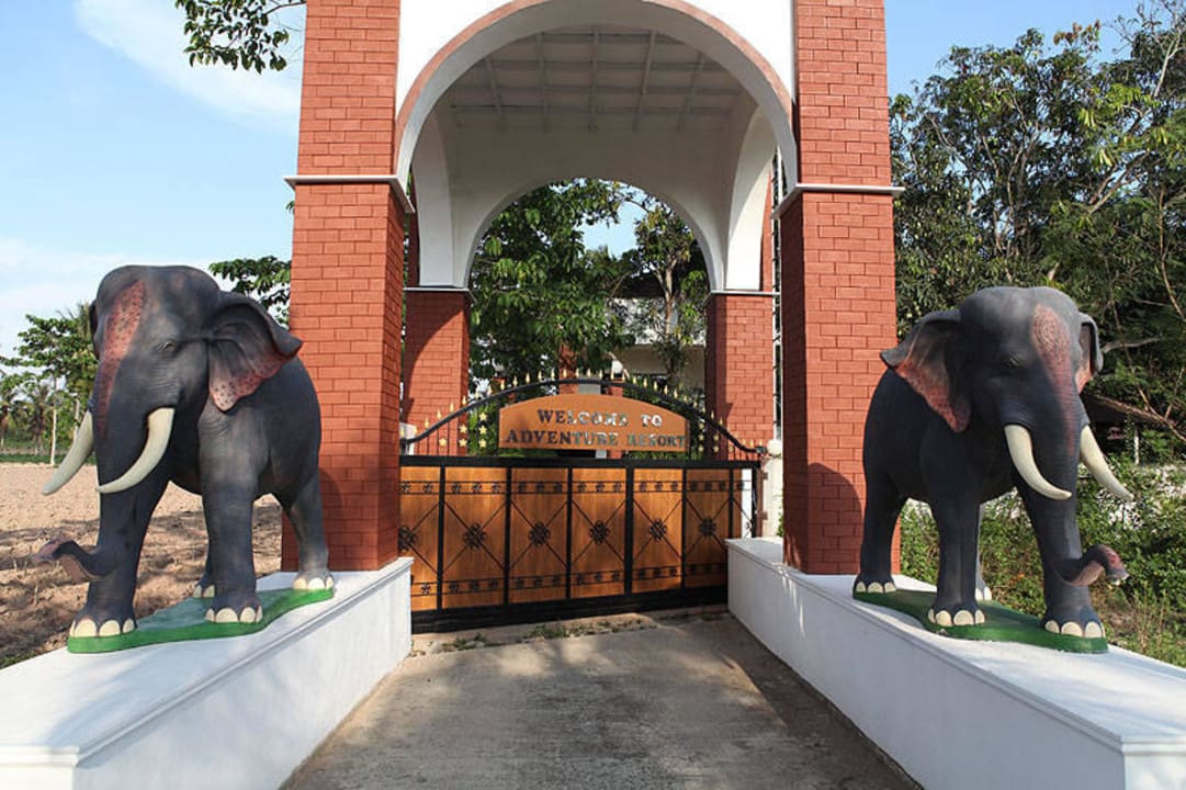 Eingangsturm Adventure Resort Thailand