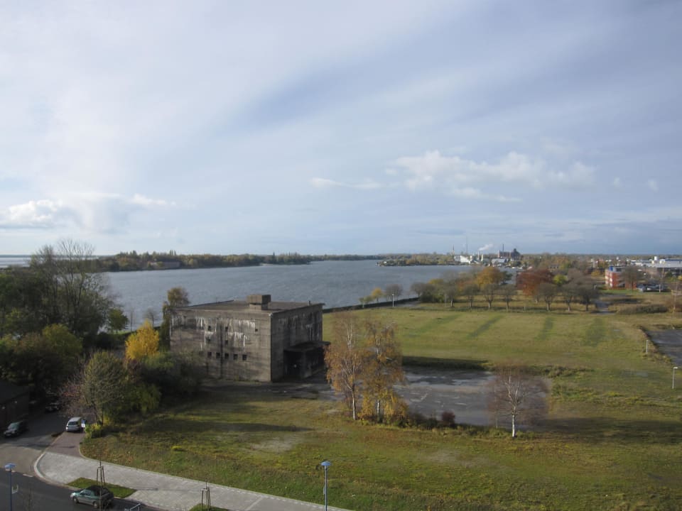 Ausblick vom Zimmer Straßenseite ATLANTIC Hotel Wilhelmshaven