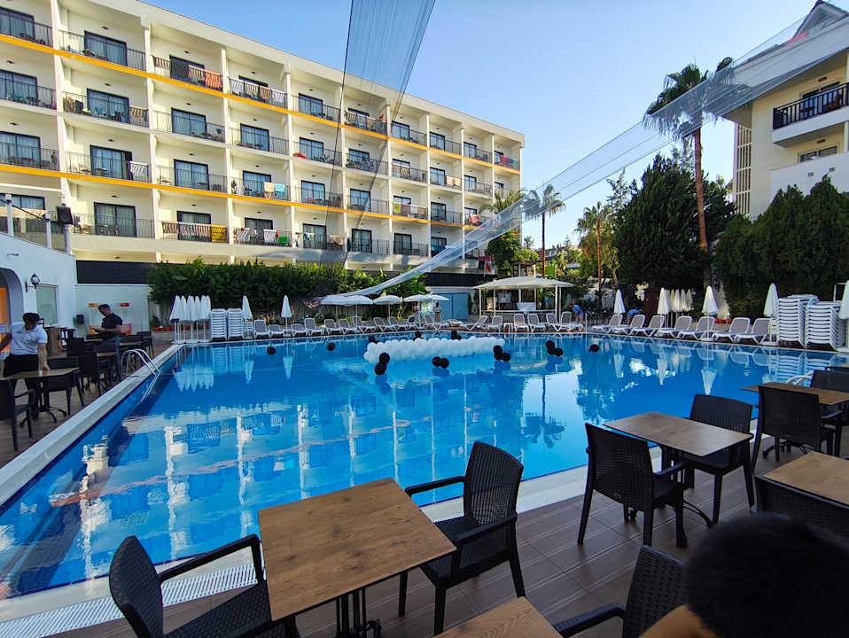 Pool Side Aquamarin Resort & Spa