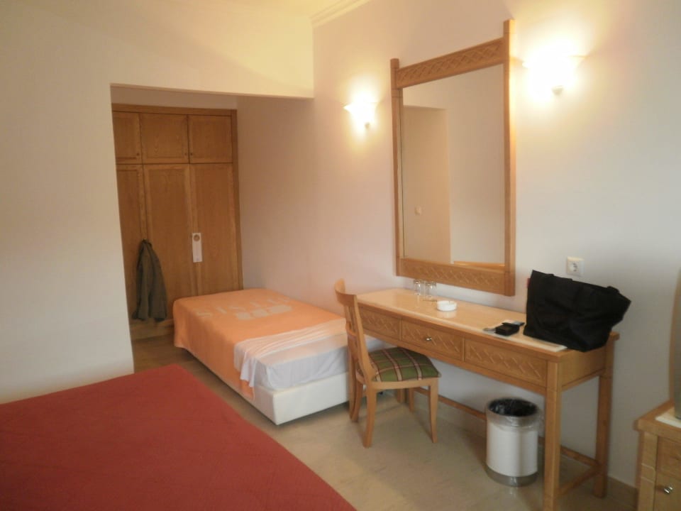 Standardzimmer großzügig+geräumig Mitsis Rinela