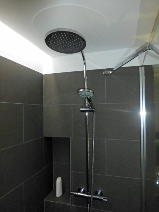 Familien-Suite 224: Badezimmer mit Regendusche allsun App.-Hotel Esquinzo Beach