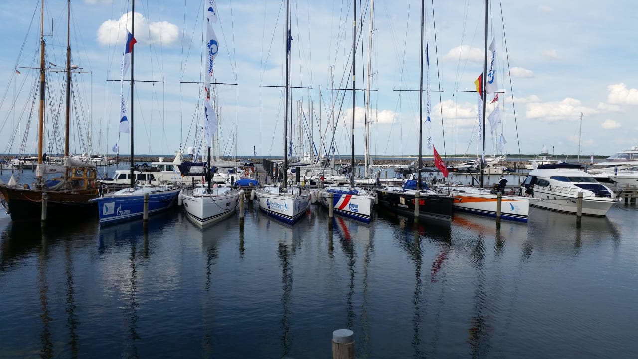 Blick auf den Yachthafen Hotel Yachthafenresidenz Hohe Düne