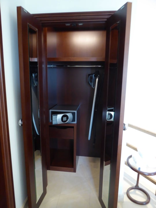 Schrank Ajman Saray, a Luxury Collection Resort