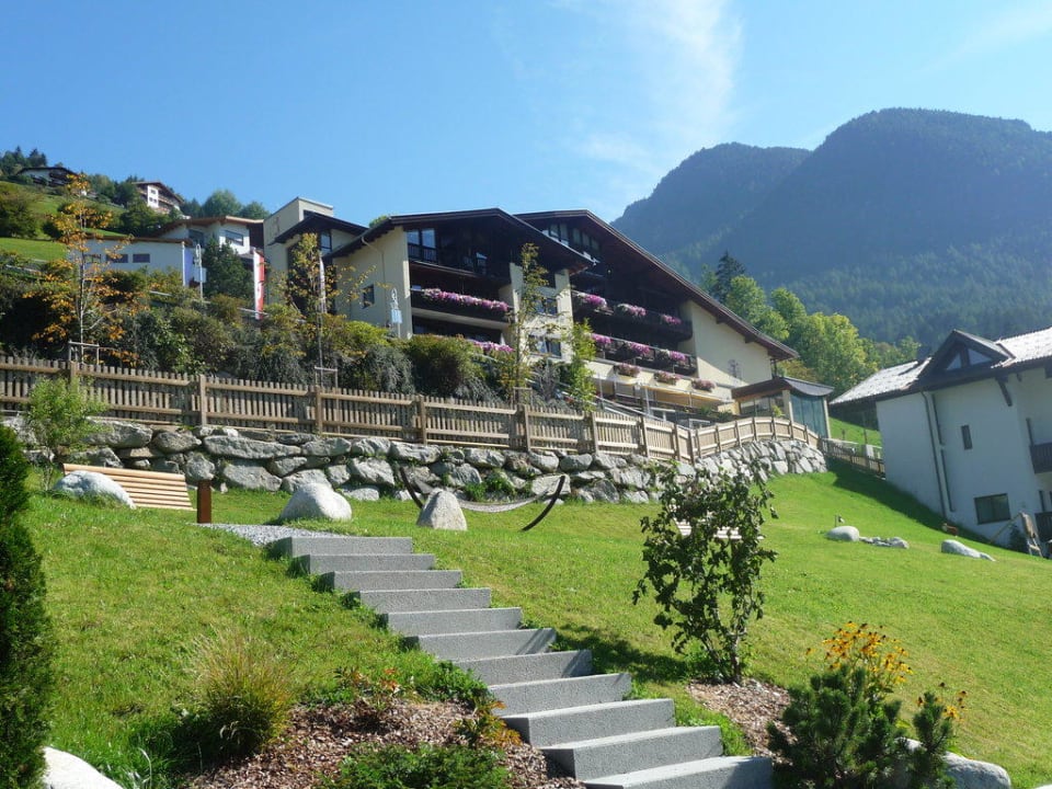 Blick vom Naturteich zum Hotel Hotel Jerzner Hof