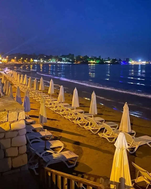 Strand Sun City Apartments