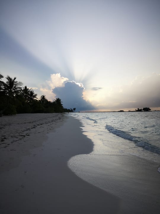 Strand Kuredu Island Resort & Spa