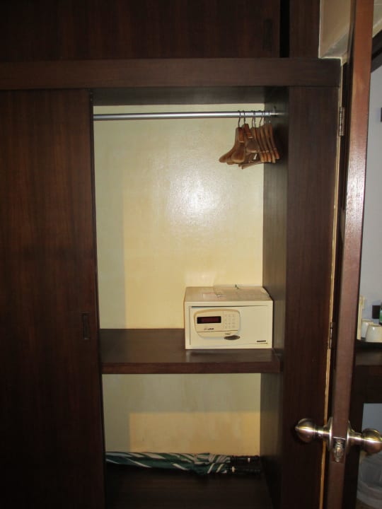 Schrank+Safe im Bad Hotel Baan Chaweng Beach Resort & Spa