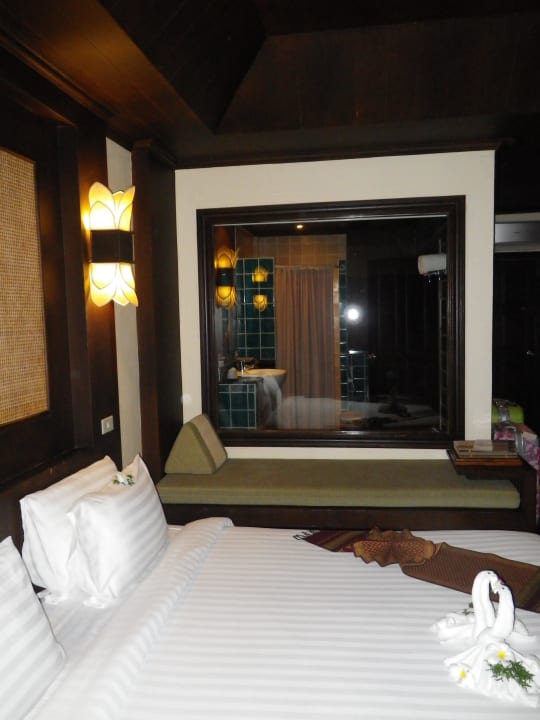 Standardzimmer mit Blick ins Bad Panviman Resort Koh Phangan