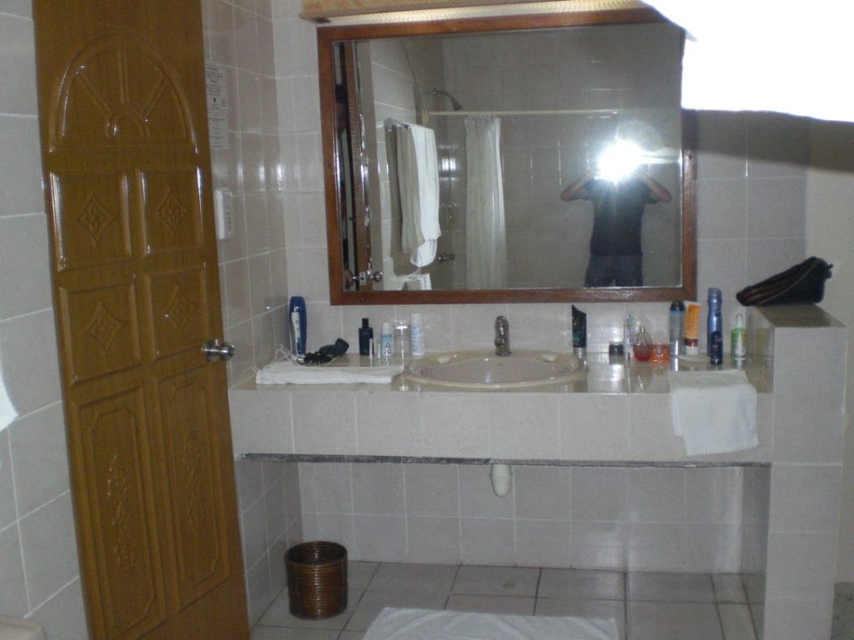 Bad Vilamendhoo Island Resort & Spa
