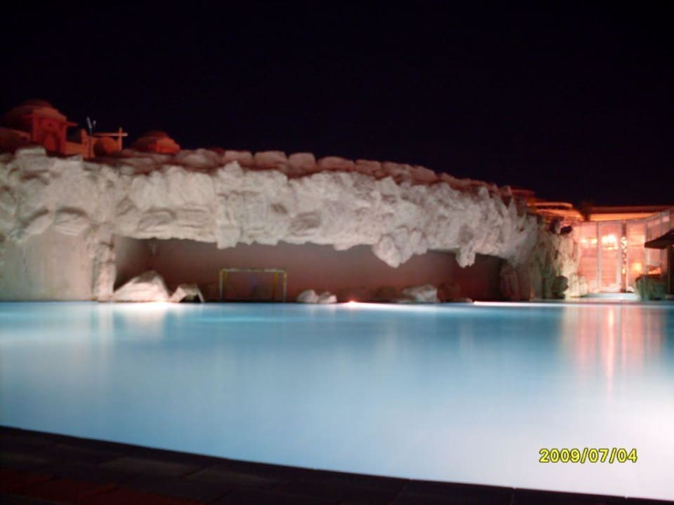 Basen przy głównm barze Serenity Alpha Beach