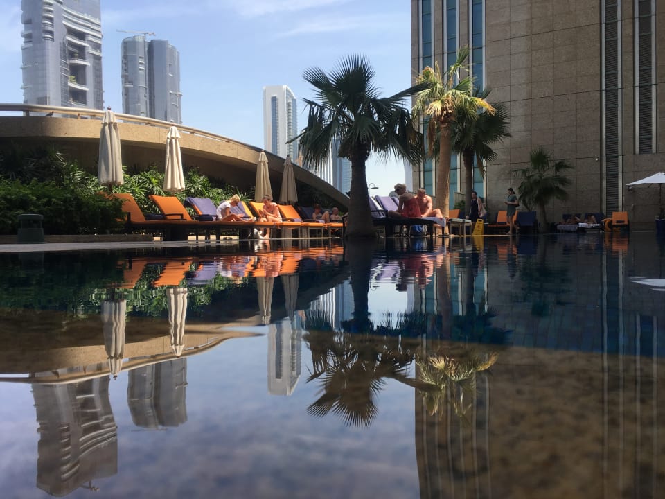 Pool Sofitel Abu Dhabi Corniche