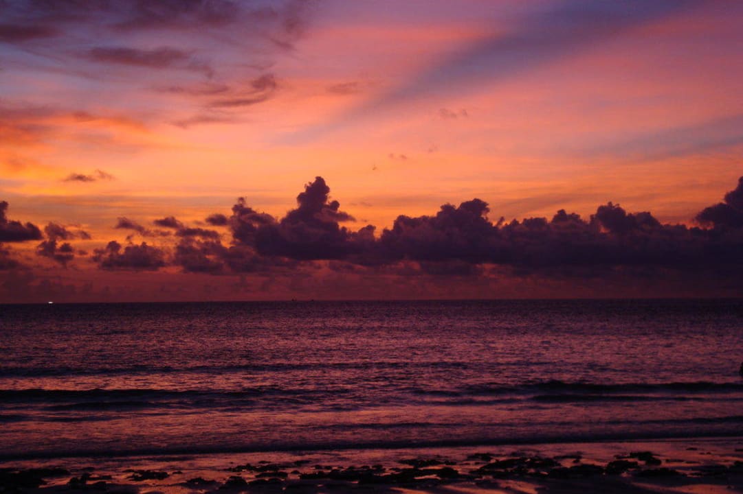 Ausblick von der Lobby-Bar beim Sunset Hotel The Racha
