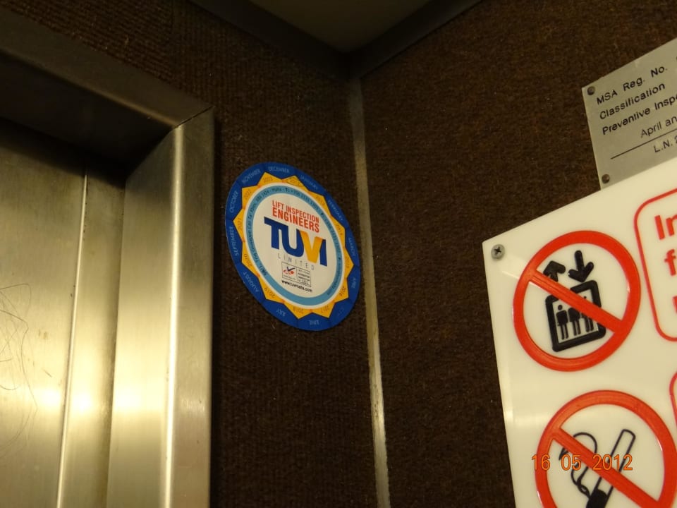 Lift Days Inn Hotel & Residence