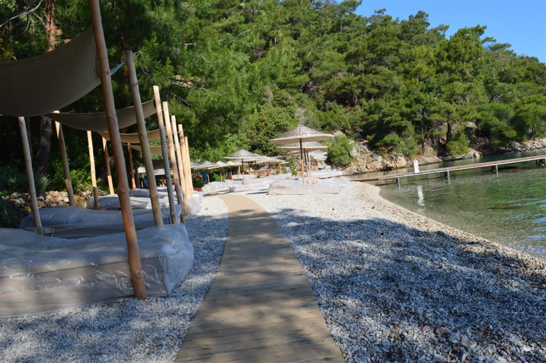 Strand Hillside Beach Club