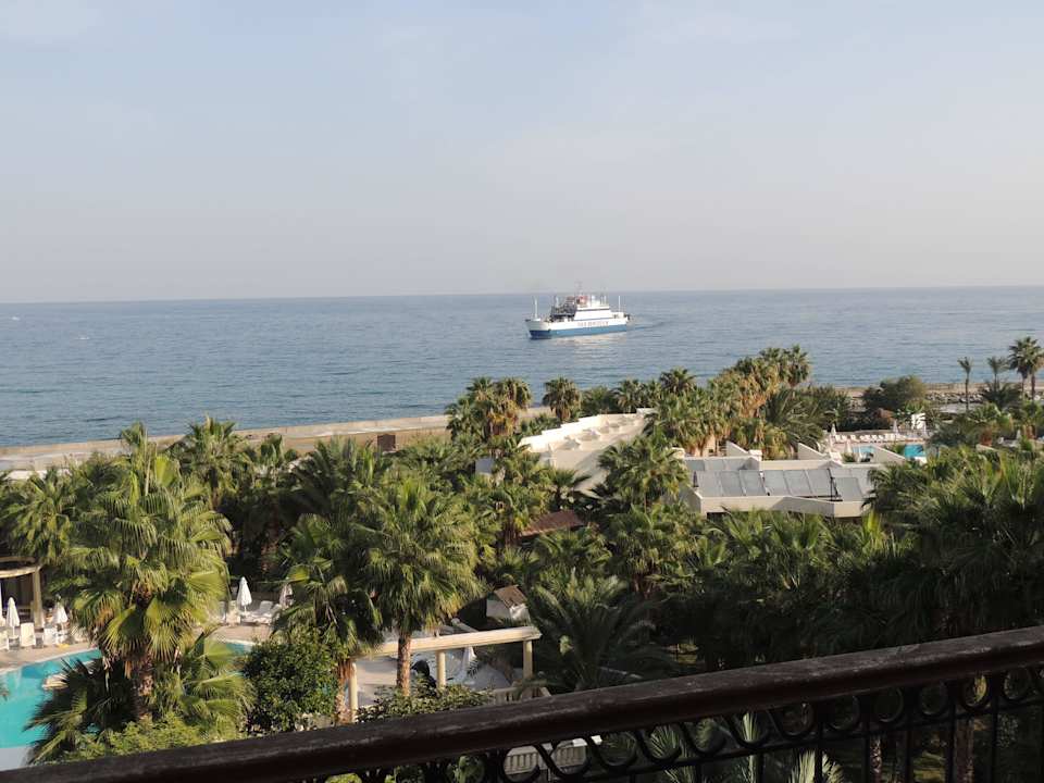 Eine schöne Gartenanlage Oscar Resort Hotel