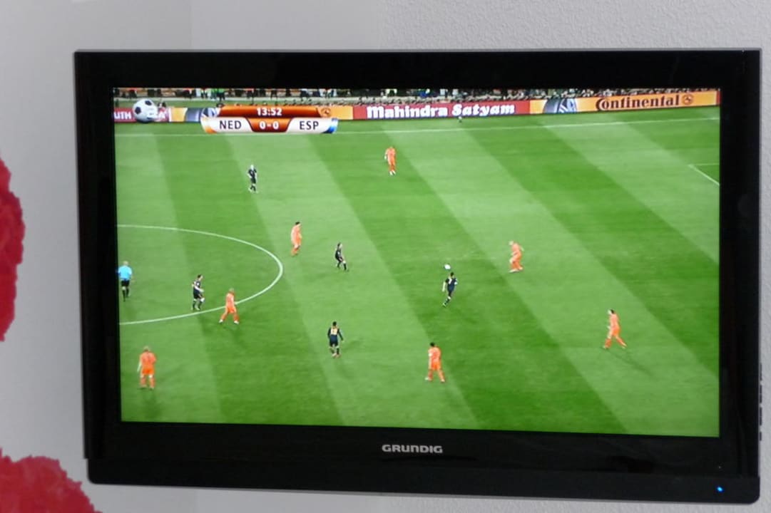 Großer Flachbildfernseher Iberostar Waves Bahia de Palma