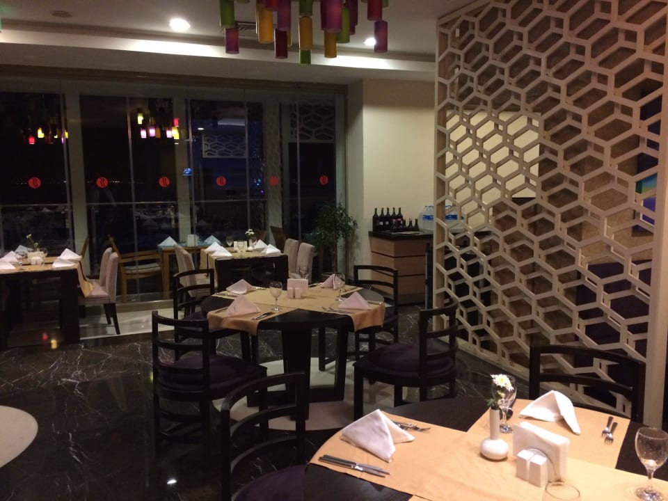 Buffet täglich was anderes Ramada Plaza by Wyndham Antalya