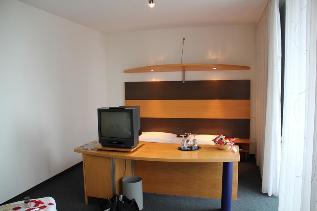 Bett und Fernsehr SEEhotel Friedrichshafen