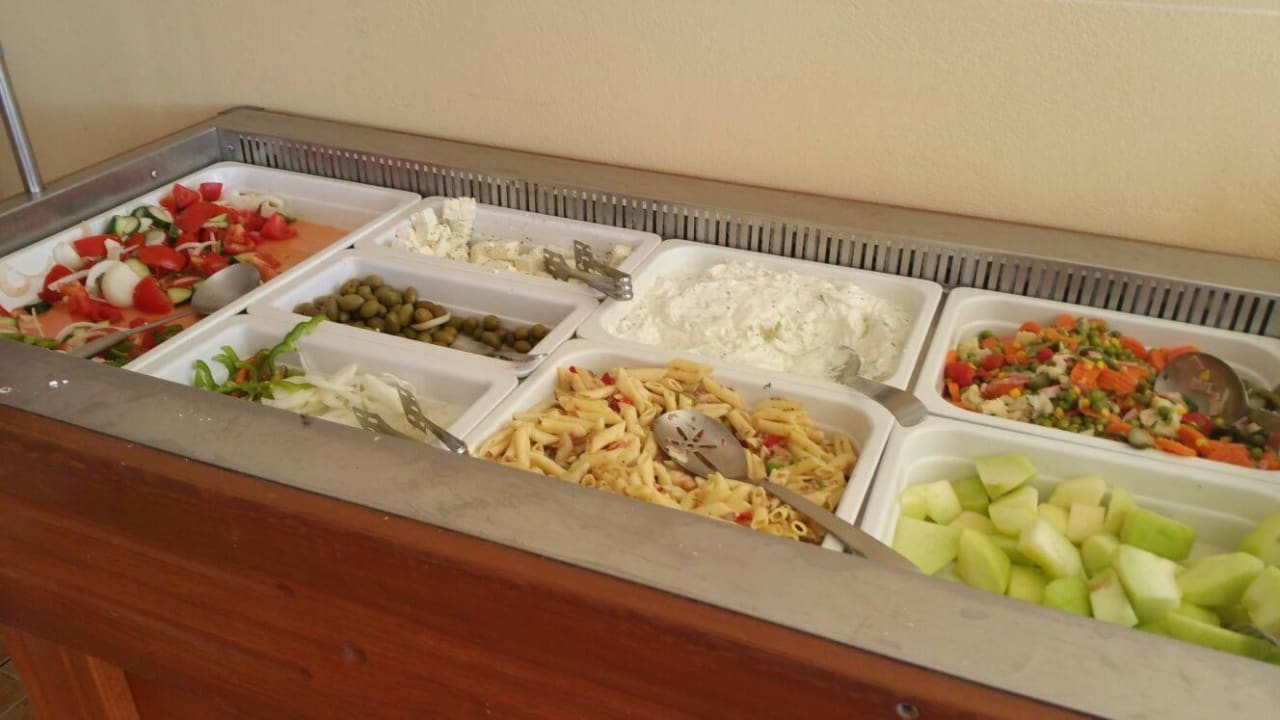 Salat und Obstbar für All In Gäste Strandbar Vantaris Luxury Beach Resort