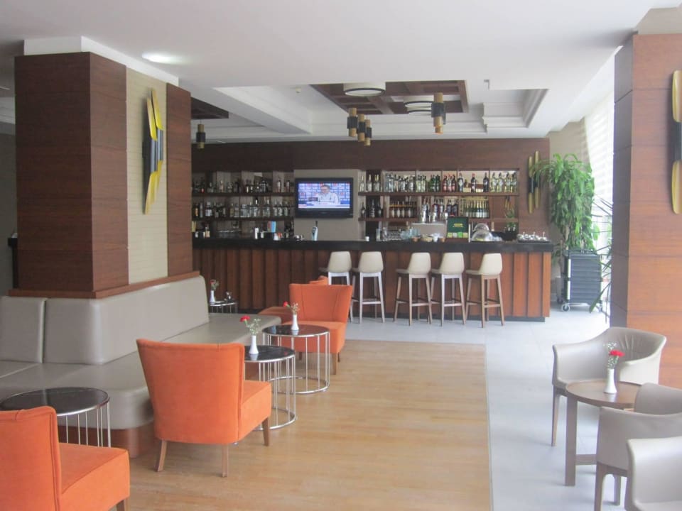 Reich bestückte Lobbybar all in Ma Biche Kemer by Werde Hotels