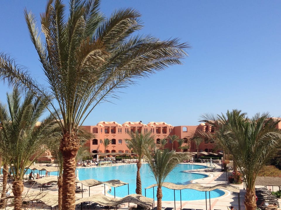 Blick von unserem Zimmer auf den beheizten Pool Jaz Makadi Oasis Resort
