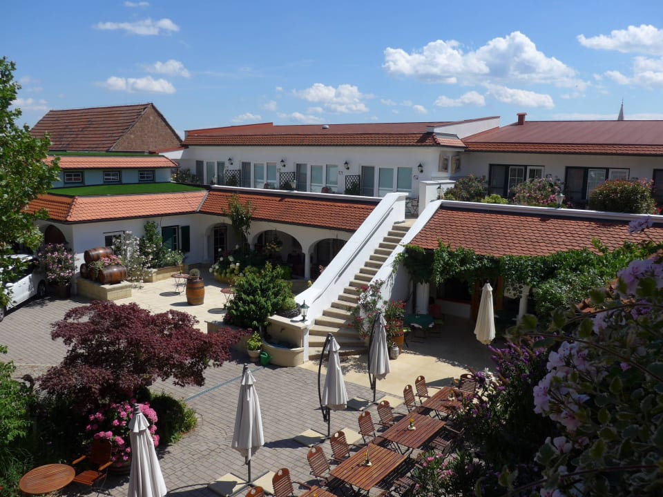 Blick in den schönen Innenhof Winzerhof Schindler